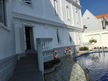 Nancy Sea Light Villa