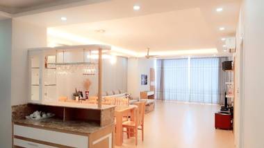 SPACIOUS BEACH-FRONT SUITE 3BR