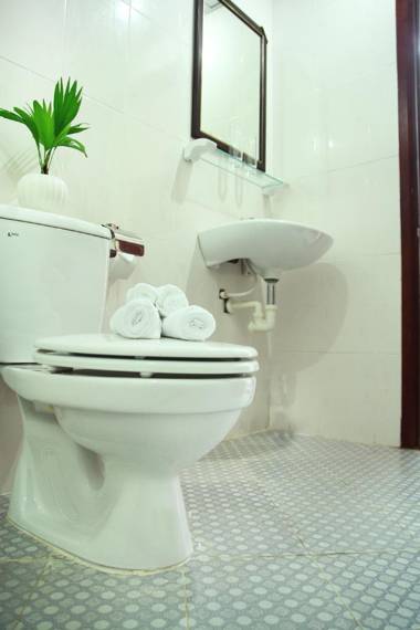 Tranquil furnished condo Lake & Seaview from bed