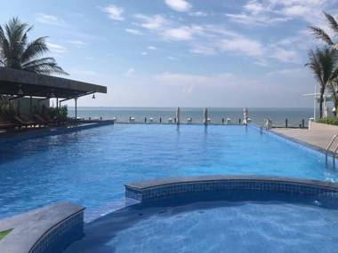 Aria Resort Relax by sea Hồ bơi và bãi tắm riêng miễn phí đi bộ 30m ra biển