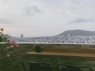 THE MOON APARTMENT 1