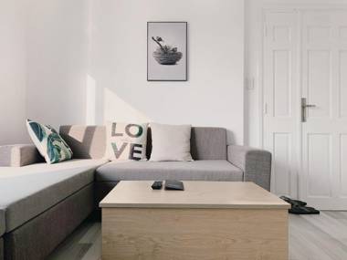 THE MOON APARTMENT 1