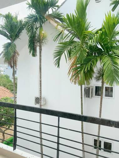 The Black & White Garden Villa- 5-Bedroom Villa