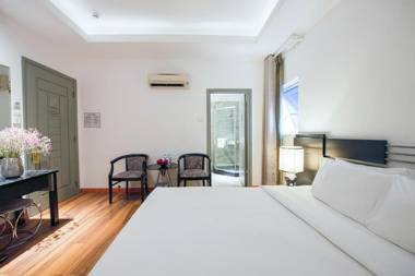 A&EM - The Petit Hotel