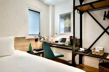 C Central Hotel- Đề Thám Bùi Viện Walking Street