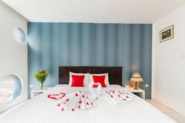 Holiday Hotel