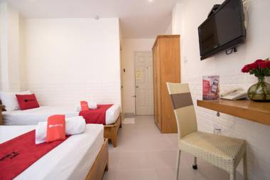 RedDoorz Marieline 1 Hotel