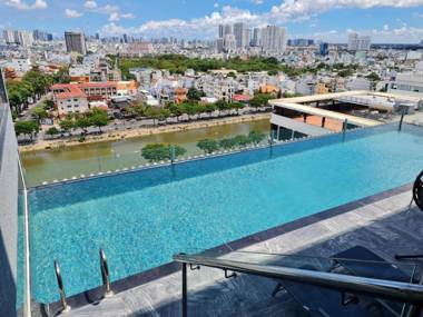 The Arrivals Hotel from Sunland hotel