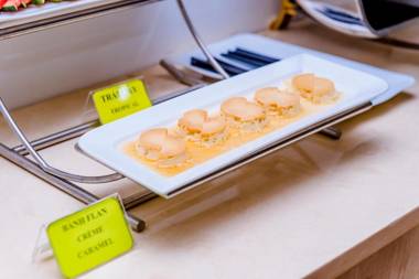 Airport Saigon Hotel - Gần ẩm thực đêm chợ Phạm Văn Hai