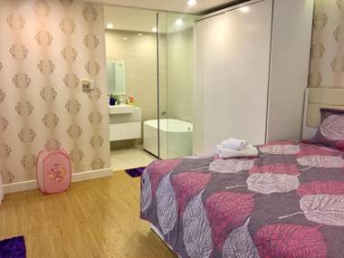 Tracy's ROMANTIC 1BR BEN THANH TOWER DISTRIC1