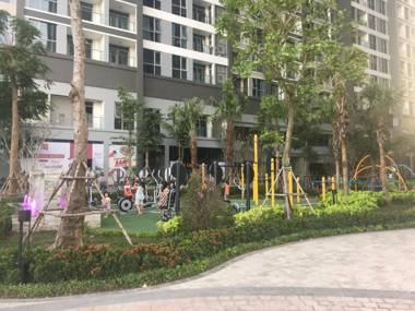 Vinhomes Central Park - Homes by Christine 3BR Apartment