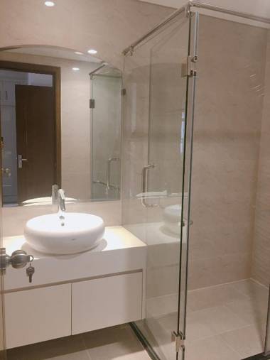 Vinhomes Central Park - Homes by Christine 3BR Apartment