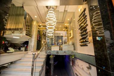 RedDoorz Plus near Ben Thanh Market