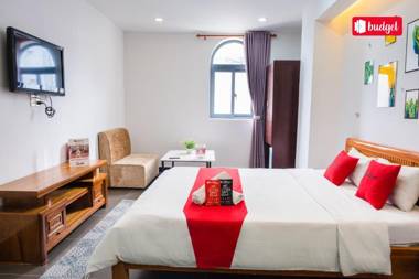 RedDoorz Plus near Hoang Van Thu Park 2