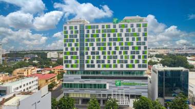 Holiday Inn & Suites Saigon Airport an IHG Hotel
