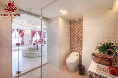 Couple Retreats - Romantic & Luxurious Suite