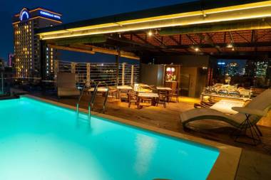 Sky Gem Central Hotel