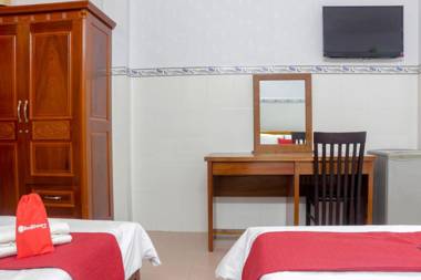 RedDoorz Diamond Hotel CMT8