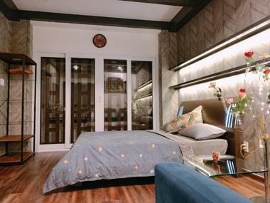 Luxurious Chinatown Hideaway