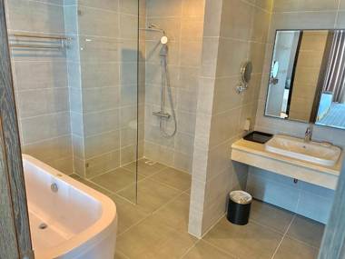 Muong Thanh Luxury Saigon Hotel