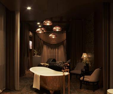 Me Gustas - Love Hotel