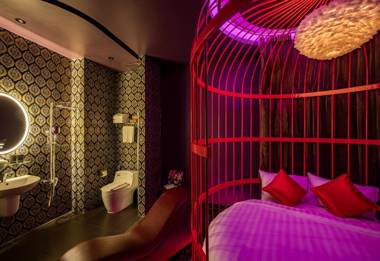 Me Gustas - Love Hotel