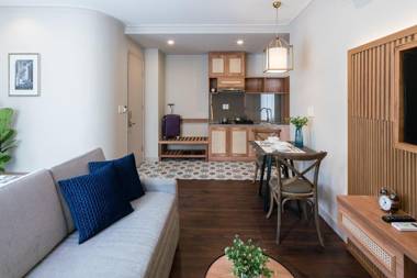 Charmaine's Hotel & Apartment