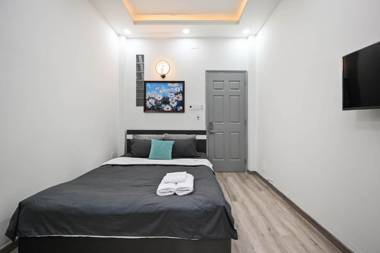 Bear's House - The Riverside