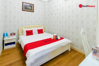 RedDoorz Truc Huyen Hotel