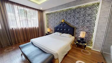 HANZ Friday Royal View Hotel