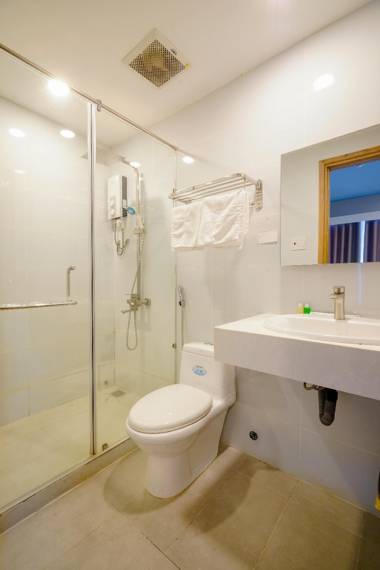 Lá Phú Nhuận Hotel Airport