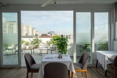 Parkhill Hotel & Apartment