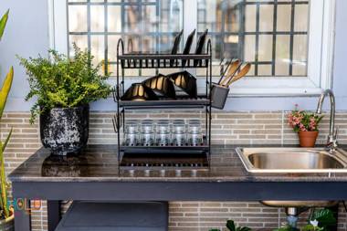 HoLo Central Saigon - Serviced HomeStay