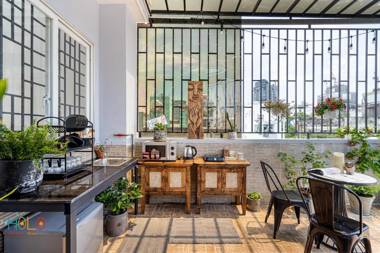 HoLo Central Saigon - Serviced HomeStay