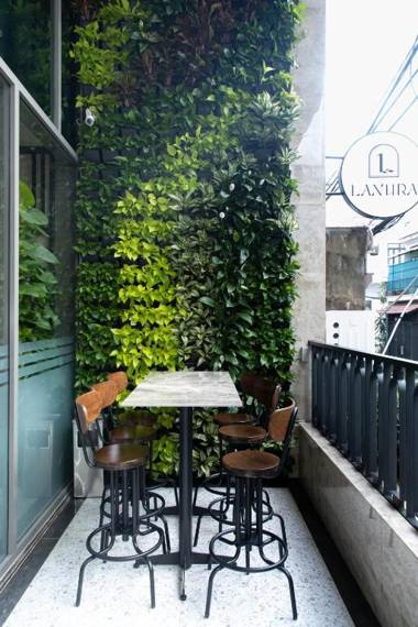 Lanura Apartments and Hotel