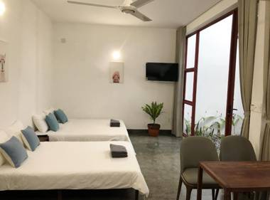 LaRose Cafe I Bed & Breakfast