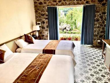 Khu du lịch Hoa Và Đá