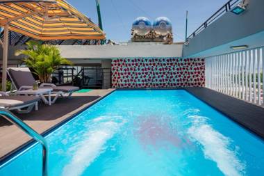 Maple Leaf Hotel & Apartment