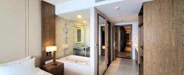 Căn hộ sang trọng đối diện biển và quảng trường