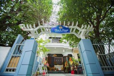 Shark Hotel - Hostel