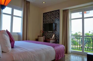 Royal Riverside Hoi An Hotel