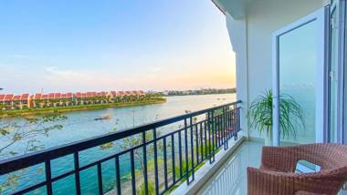 Riverside White House Hotel