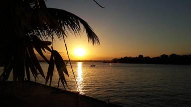 Riverside Hamlet Homestay & Villa