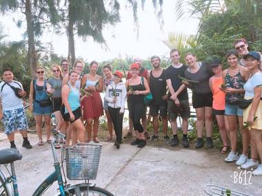 Backhome Hostel & Bar