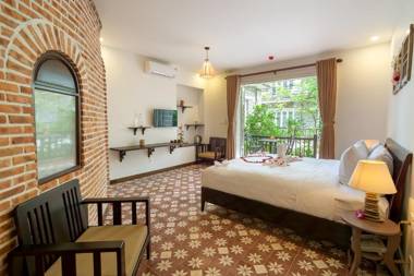 Blooms Boutique Village