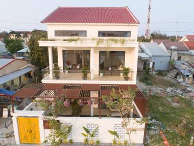 Yellow Mushroom - 5' walk to Hidden Beach