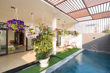 Yellow Mushroom - 5' walk to Hidden Beach