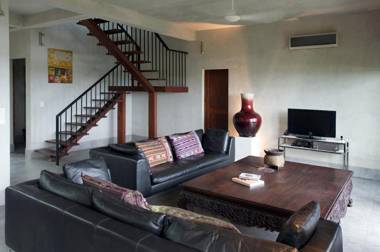 THE VILLA @ RED BRIDGE