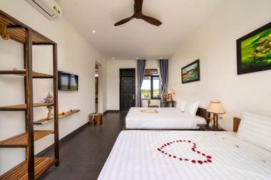 The Boathouse Riverside Homestay