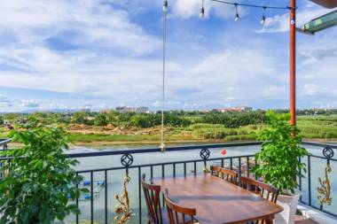 Gió Chiều Homestay - Thôn quê 2 mặt sông có bể bơi